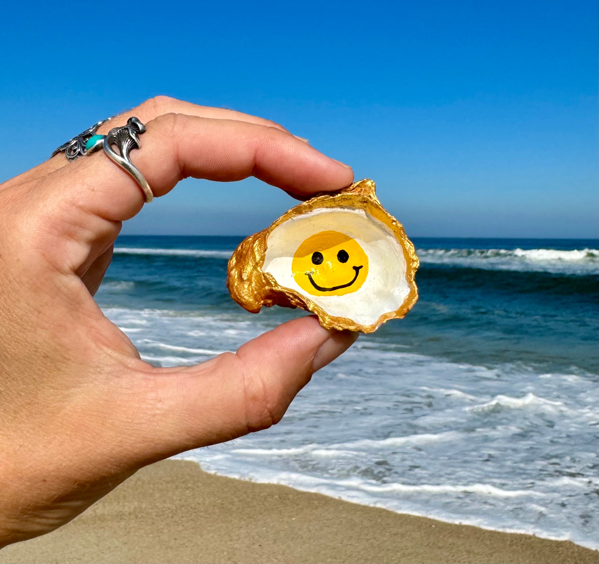 Smiley Shell Service “Smiley” Oyster Shell – Abby Miggins Art